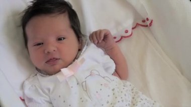 bir haftalık bebek kız