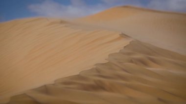 Sahara manzara, tepeleri ve Rüzgar.