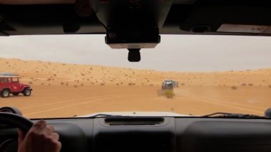 Sahara çöl, sürücü pov arabada kamera.