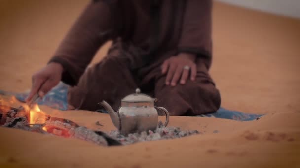 Čaj v poušti, zblízka — Stock video