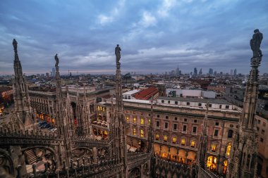 Milan, İtalya: Gotik çatı dünyasının ünlü Katedrali