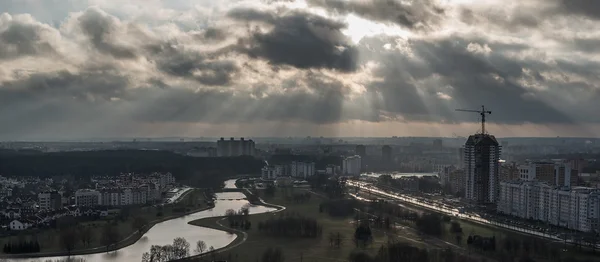 Minsk, Bělorusko: multi-uložené montované domy — Stock fotografie