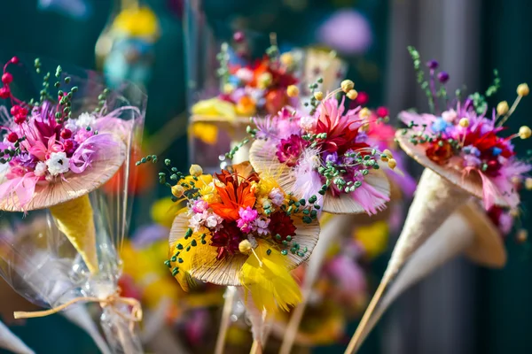 Geconfectioneerde bloemen in handwerk mart — Stockfoto