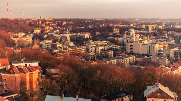 Kaunas, Litouwen: luchtfoto van centrale deel in de zonsondergang — Stockfoto