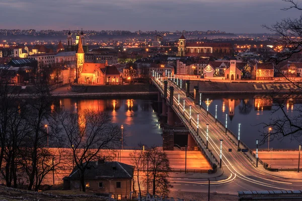 Kaunas, Lituanie : vue aérienne de la vieille ville au coucher du soleil — Photo