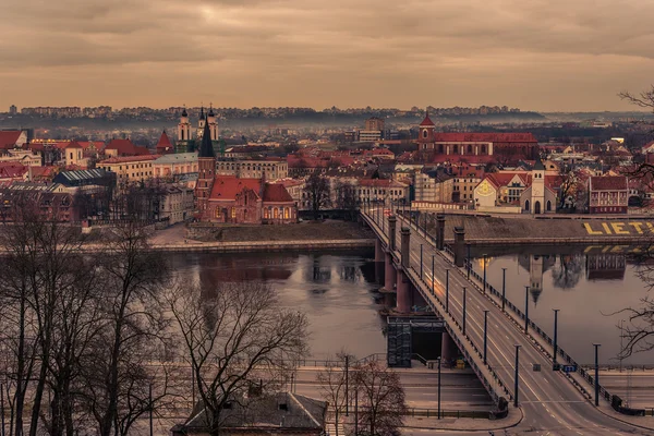 Kaunas, Lituania: veduta aerea della Città Vecchia al tramonto — Foto Stock