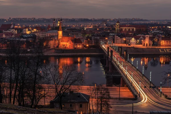 Kaunas, Litwa: widok z lotu ptaka starego miasta w zachodzie słońca — Zdjęcie stockowe