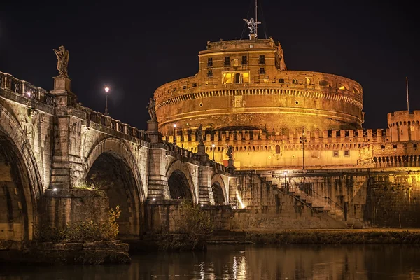 Roma, Italia: Castillo del Santo Ángel de noche — Foto de Stock