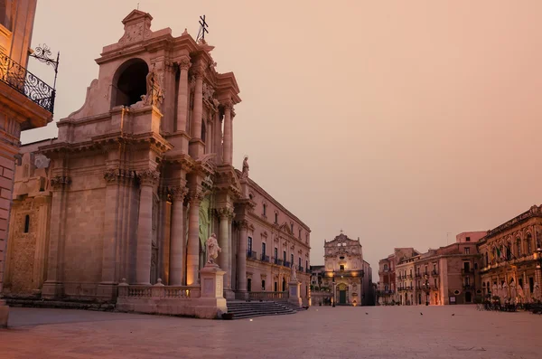 Siracusa, Sicilia, Italia: la plaza de la catedral — Foto de Stock