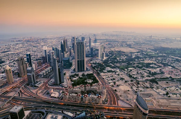 Dubai, Förenade Arabemiraten: Downtown i soluppgången — Stockfoto