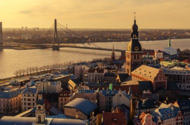Riga, Letonya: gök olayları görüntülemek eski şehir