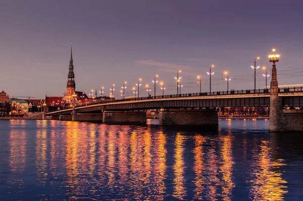 Riga, Letland: Oude binnenstad van 's nachts — Stockfoto