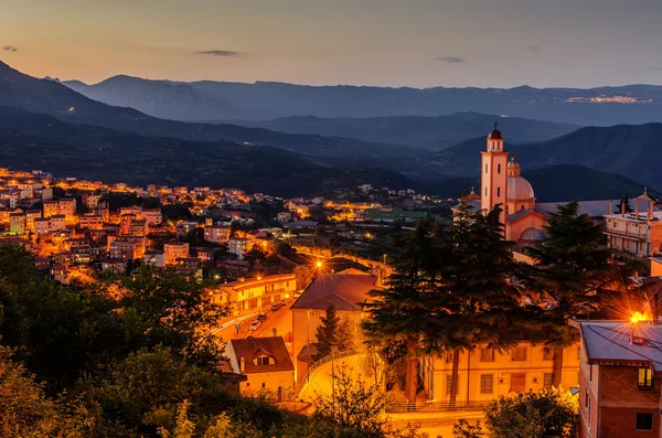 Sardinien, italien: bergstadt lanusei im sonnenuntergang — Stockfoto