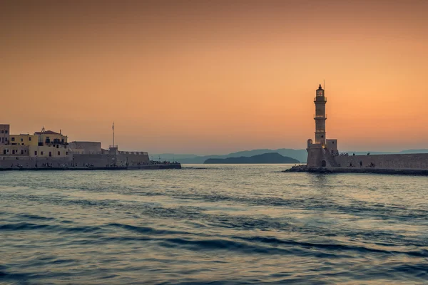 Chania, Creta, Grecia: faro en el puerto veneciano — Foto de Stock