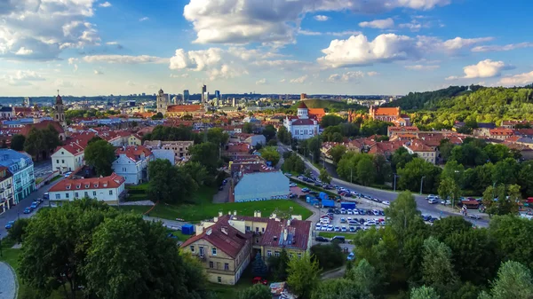 AERIAL. Casco antiguo en Vilnius, Lituania — Foto de Stock