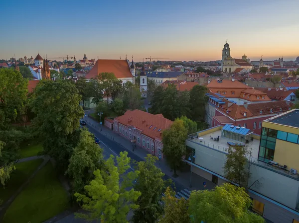 AERIAL. Cidade Velha em Vilnius, Lituânia — Fotografia de Stock