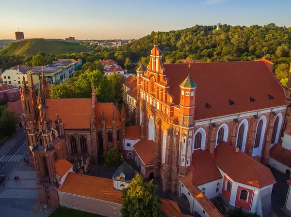 AERIAL. Casco antiguo en Vilnius, Lituania —  Fotos de Stock