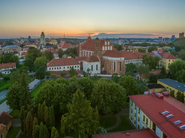 AERIAL. Cidade Velha em Vilnius, Lituânia — Fotografia de Stock