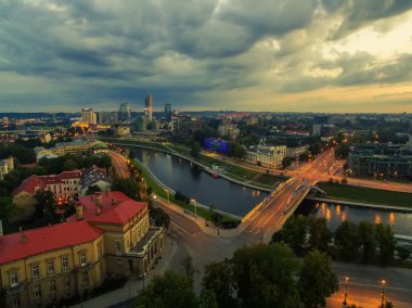 Old Town Vilnius, Litvanya Hava en iyi gece görünümü