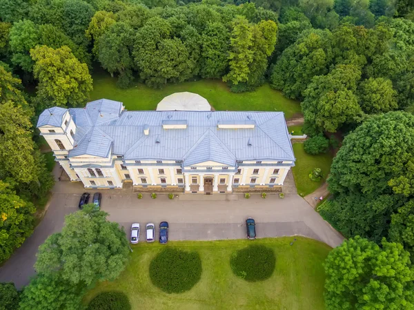 Piso laico, vista superior del palacio Verkiai en Vilnius, Lituania — Foto de Stock