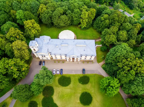 Piso laico, vista superior del palacio Verkiai en Vilnius, Lituania — Foto de Stock