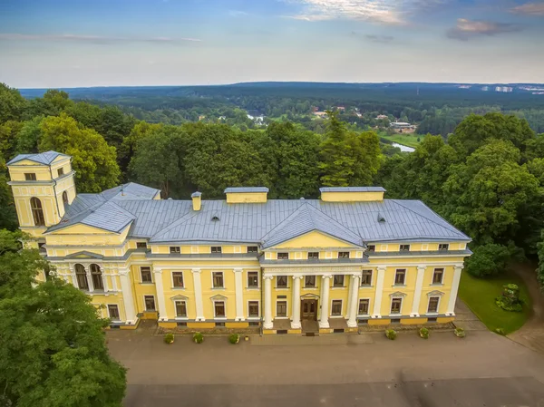Vista superior del palacio Verkiai en Vilna, Lituania — Foto de Stock