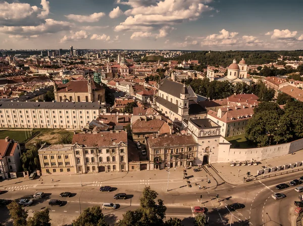 Antenowe. Starego miasta w Wilnie, Litwa: Ostra Brama w Wilnie — Zdjęcie stockowe
