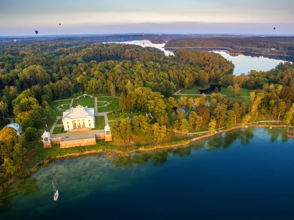 Trakai, Lituania: Vista superior UAV aérea del Palacio Uzutrakis — Foto de Stock