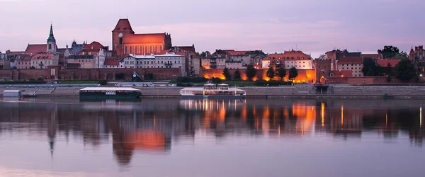Vieille ville de Torun (Pologne) au coucher du soleil — Photo
