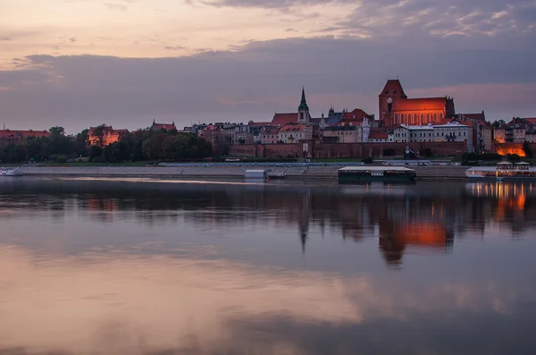 Vieille ville de Torun (Pologne) au coucher du soleil — Photo