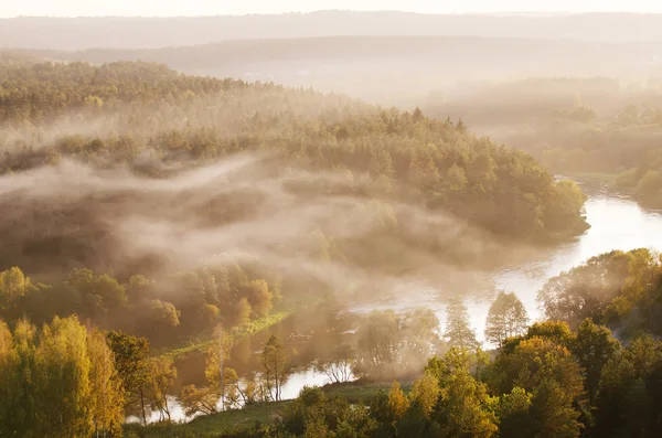 Mlha nad řeky Neris v Litvě — Stock fotografie