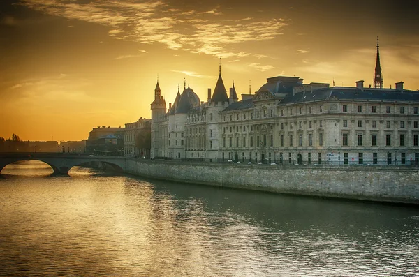 Sekwana i stare miasto w Paryżu — Zdjęcie stockowe