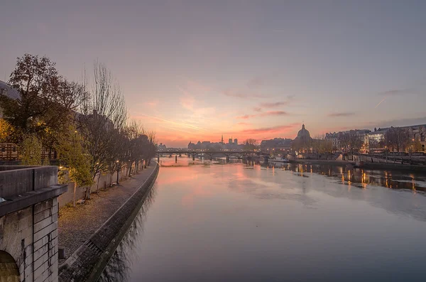 Río Sena y Casco Antiguo de París (Francia ) — Foto de Stock