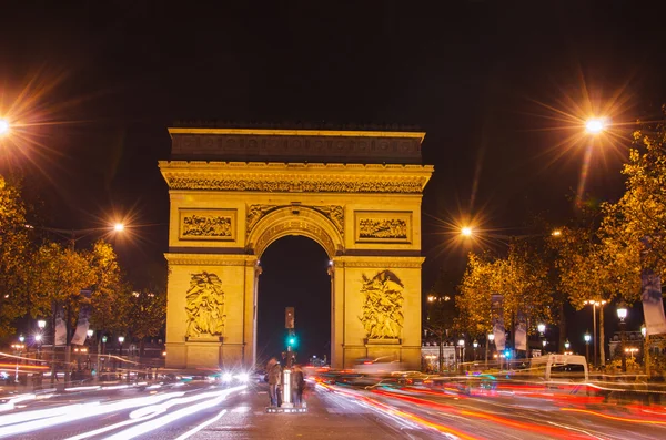 Arco do Triunfo da Estrela em Paris (França) à noite — Fotografia de Stock