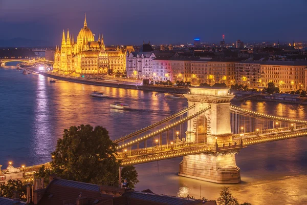 Повітряні нічний погляд Будапешта, столиці місто Угорщини — стокове фото