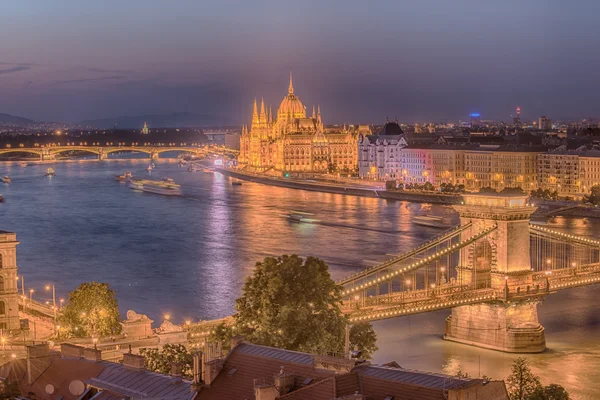 Budapeşte, Macaristan sermaye city hava gece görünümü — Stok fotoğraf