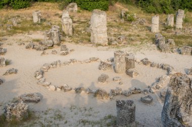 Bulgaristan'ın taş orman (Pobiti Kamani)