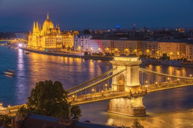 Budapeşte, Macaristan sermaye city hava gece görünümü