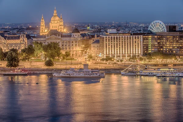 Budapest, Magyarország fővárosa légi éjszakai kilátás — Stock Fotó