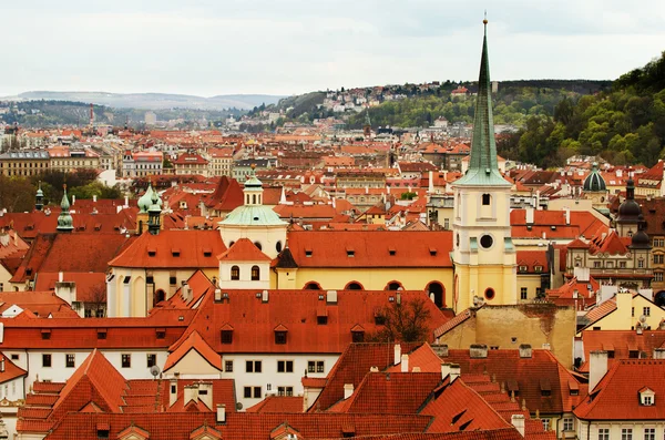 Prag ve Czech cumhuriyetinin havadan görüşü — Stok fotoğraf