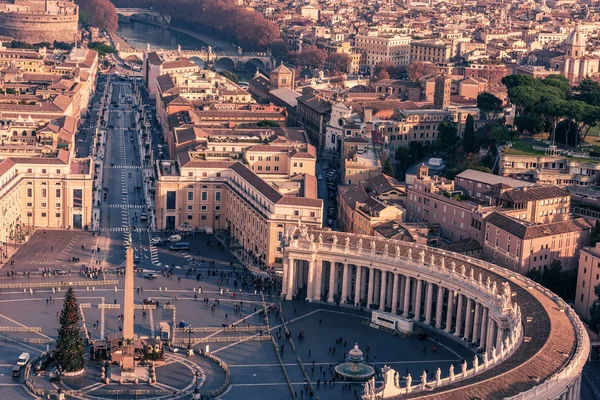 Vatikanische stadt und rom, italien: st. peters platz in weihnachten — Stockfoto