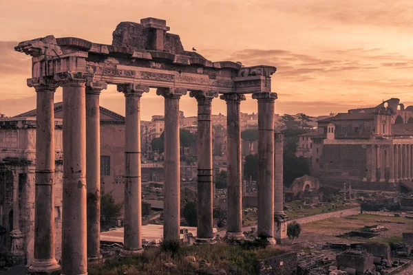 Rome, Italië: tempel van Saturnus n het Forum Romanum — Stockfoto