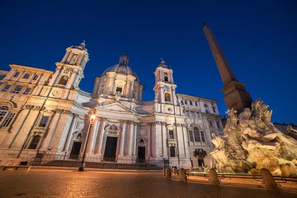 罗马，意大利: 纳沃纳广场，在以前教会纳沃纳广场 Santagnese — 图库照片