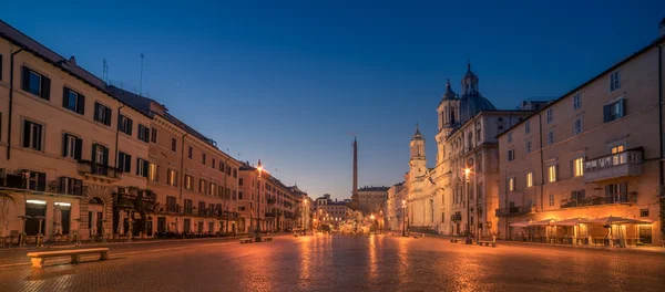 Rome, Italie : Piazza Navona au lever du soleil — Photo