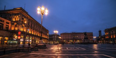 Milan, İtalya: Piazza del Duomo, katedral Meydanı Sunrise