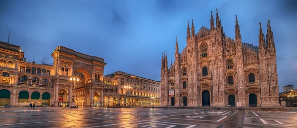 Milan, İtalya: Piazza del Duomo, katedral Meydanı