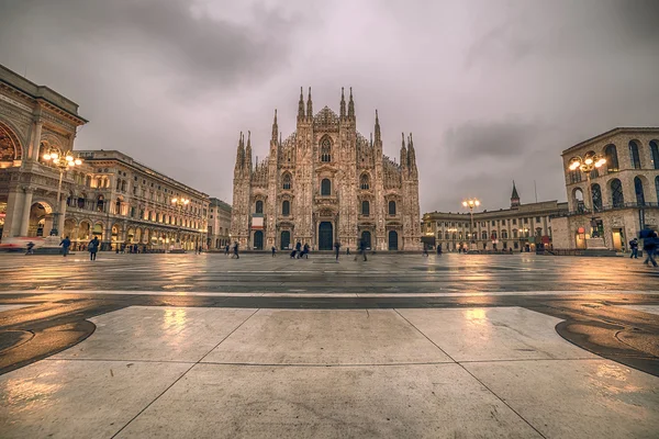 Milan, İtalya: Piazza del Duomo, katedral Meydanı