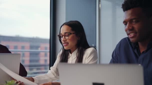 Mixed race business woman chatting with colleagues brainstorming ideas for new project — Stock Video