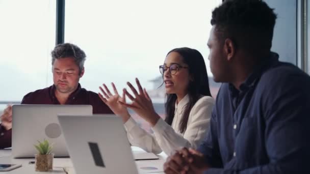 Mixed race business woman leading meeting with colleagues siting in office with laptops — Stock Video