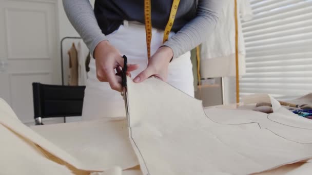 Caucasian female designer measuring and cutting prototypes for fashion design — Vídeos de Stock